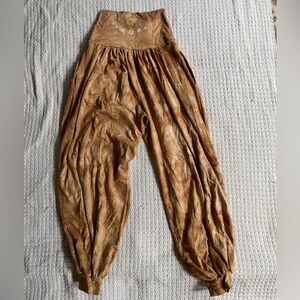 Purusha People daisy chain plant dyed genie pants, size XS